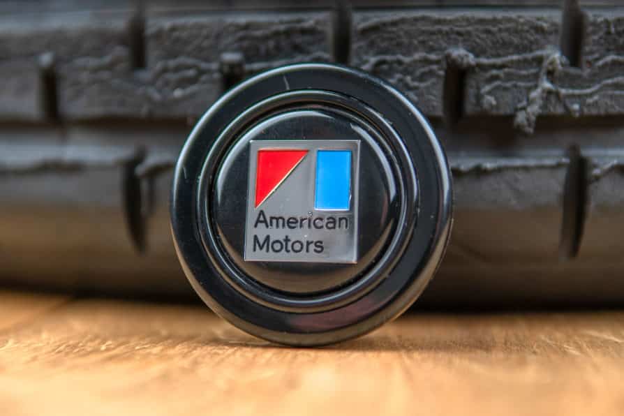 Bouton de klaxon MOMO des années 1980 American Motors