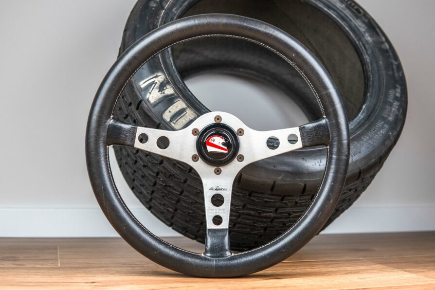 Édition signature du volant MOMO « CLAY REGAZZONI » des années 1980