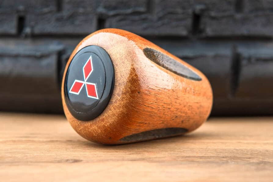 Pommeau de levier de vitesse en bois PERSONNEL Mitsubishi des années 1980