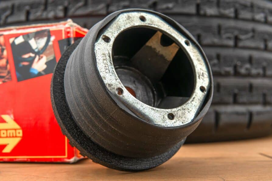 MOMO steering wheel hub (K 4528) Ford Fiesta / Escort - Image 3