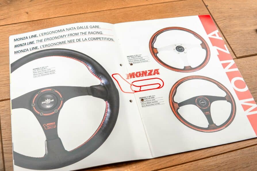 Brochure PERSONNELLE des années 1990 sur les volants et les pommeaux de levier de vitesse – Image 2