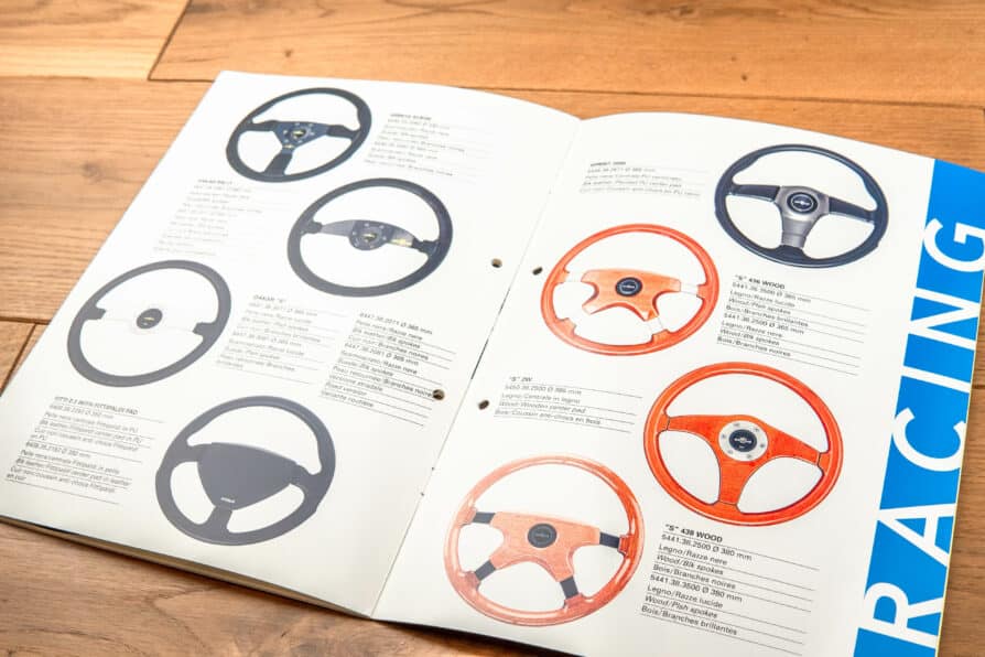 Brochure PERSONNELLE des années 1990 sur les volants et les pommeaux de levier de vitesse – Image 4