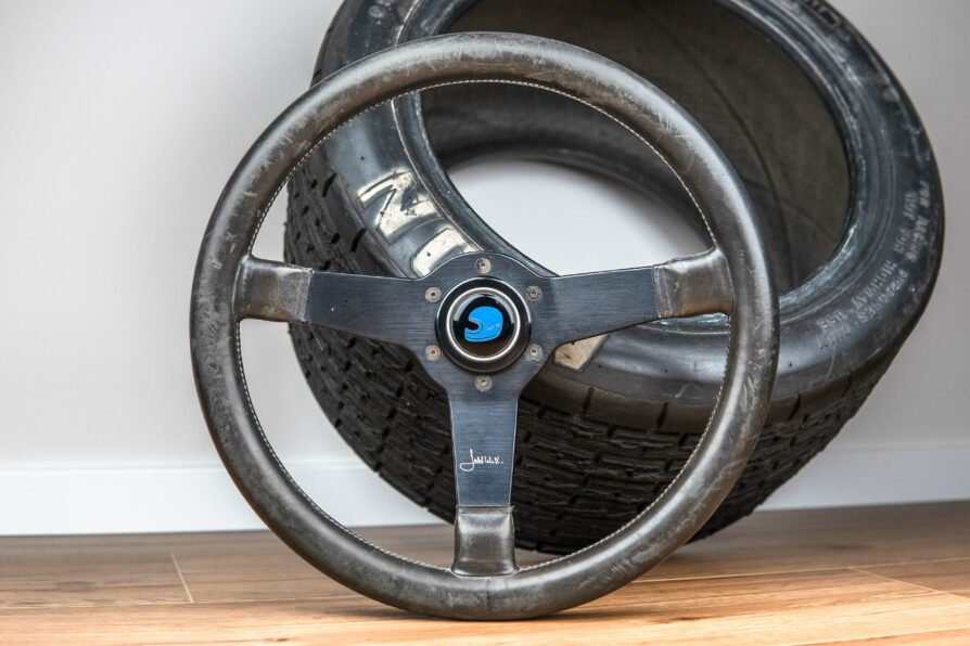 Volante MOMO "Jacky Ickx" Signature Edition degli anni '70