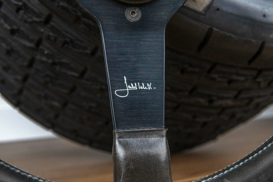 Volante MOMO "Jacky Ickx" Signature Edition degli anni '70 - immagine 2