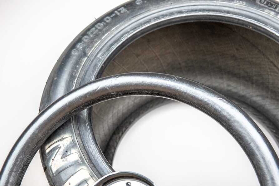 1990s MOMO "PORSCHE DESIGN" steering wheel - Image 7