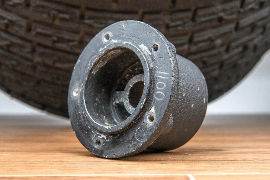 Les Leston steering wheel hub Austin 1100 / 1300 - Image 2