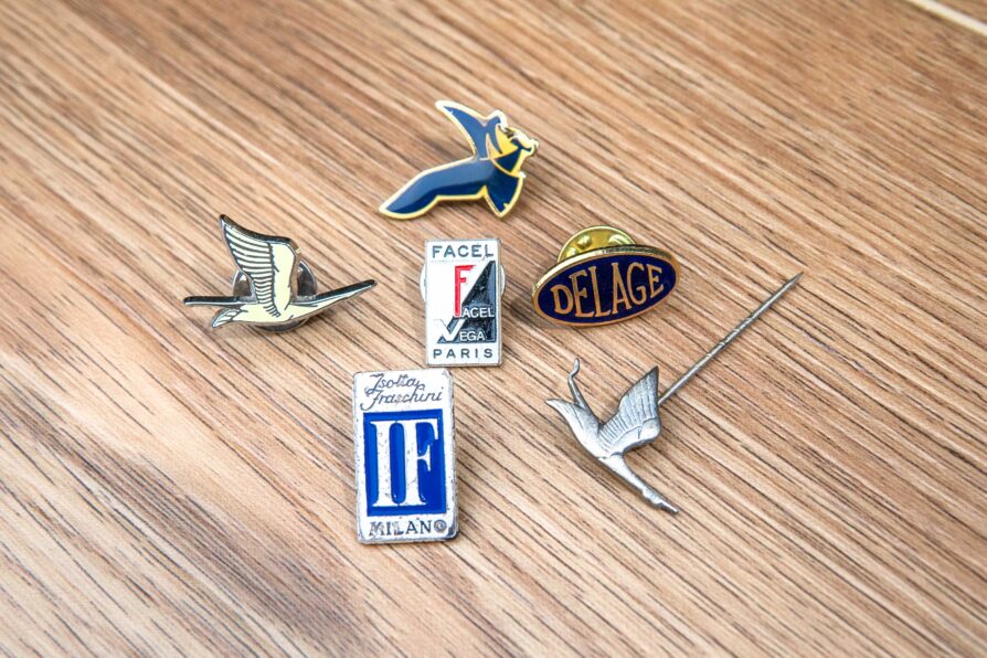 Mixed lot of pins & pins Facel Vega / Isotta Fraschini / Hispano Suiza / Delage