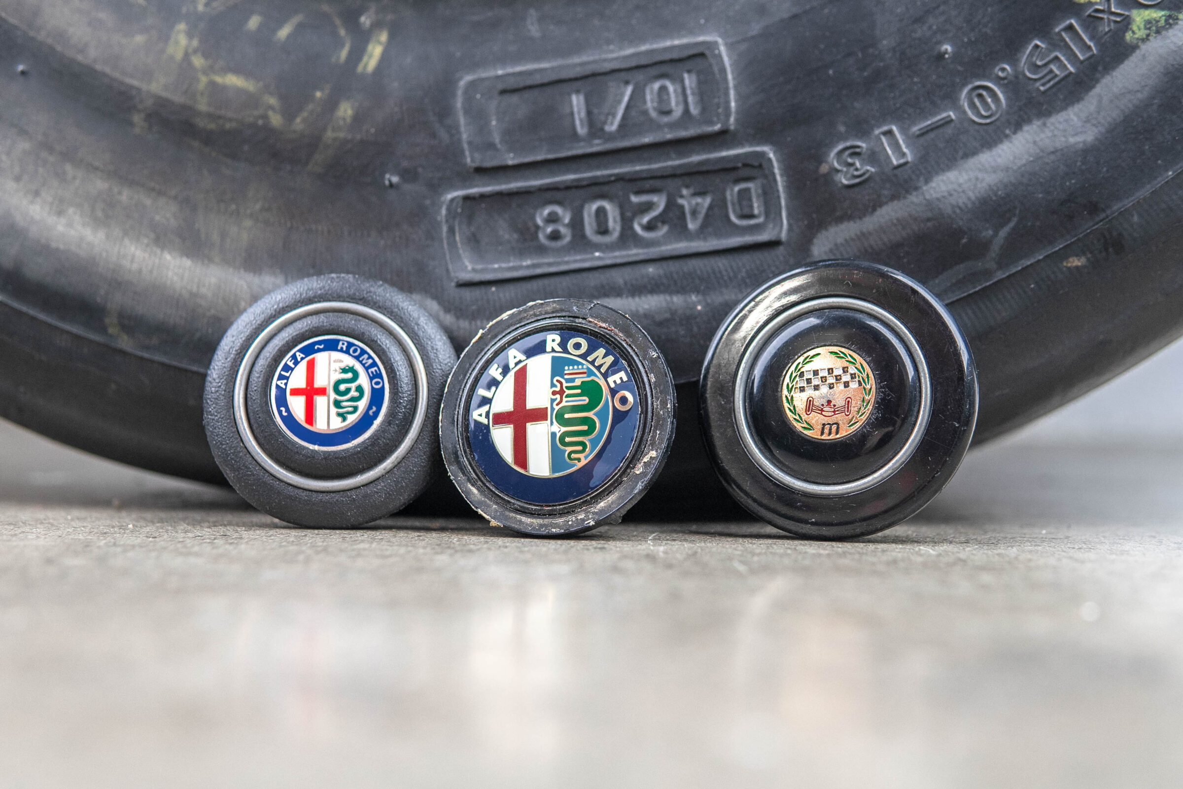 Lot de 3 boutons de klaxon Alfa Romeo des années 1980
