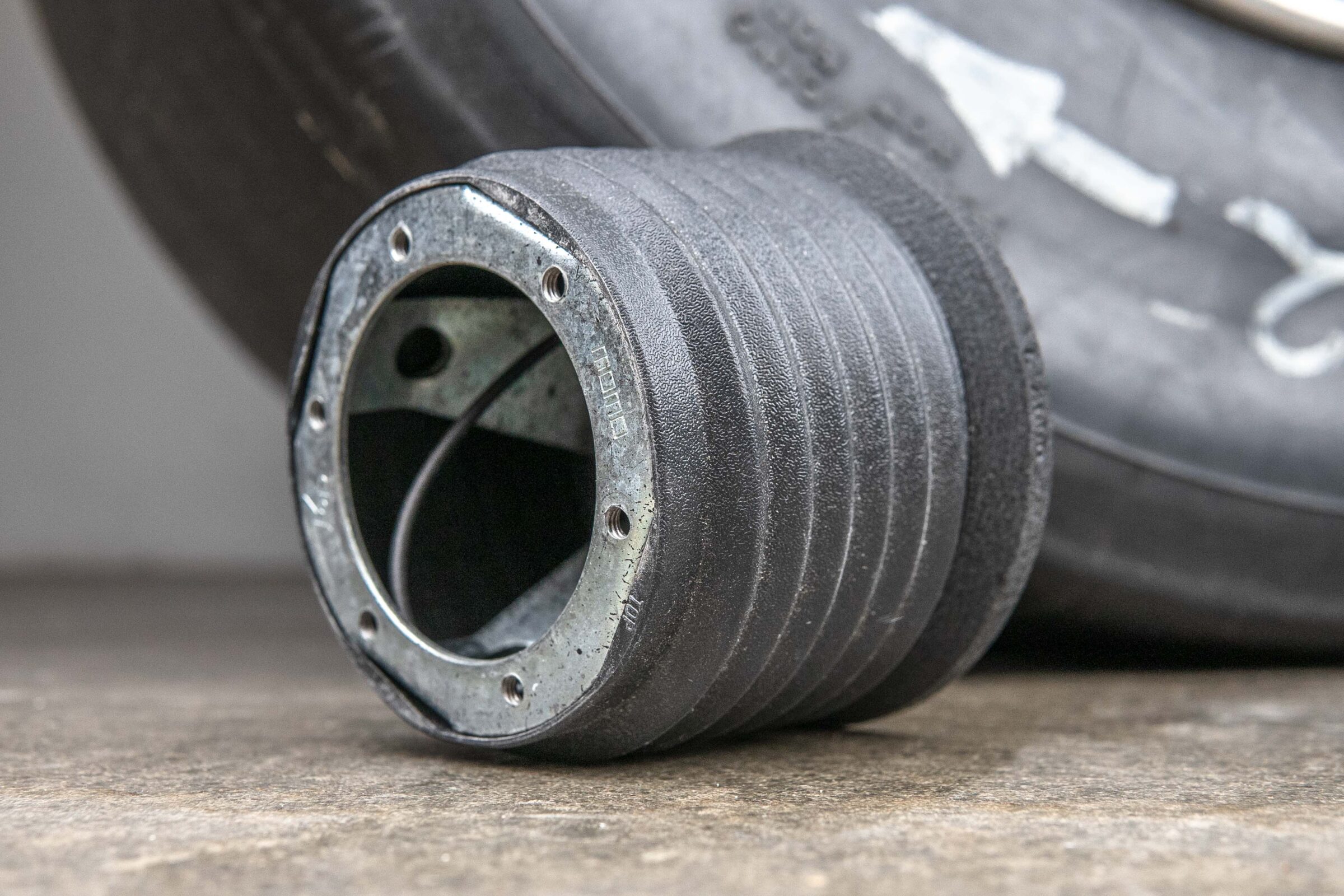 MOMO Steering Wheel Hub (C 2005) BMW E24 / E28 - Image 2