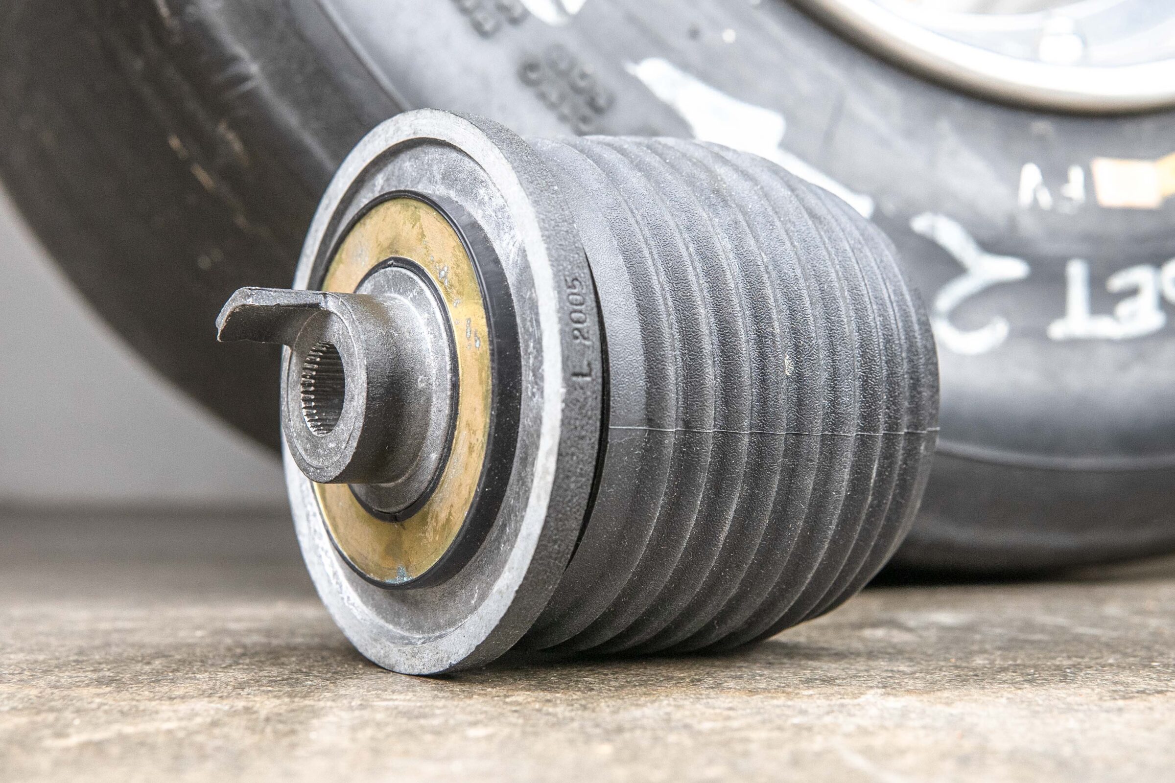 MOMO Steering Wheel Hub (L 2005) BMW E24 / E28